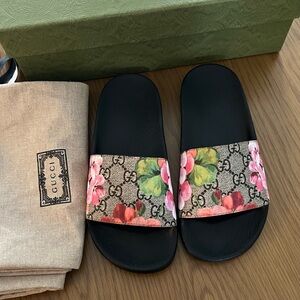 GUCCI SLIDES NWT SIZE 34
